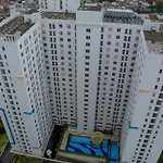 Spacious And Comfy 2Br Bassura City Apartment By Travelio
